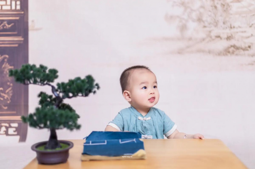 固原怀孕肚子中间凹两边凸